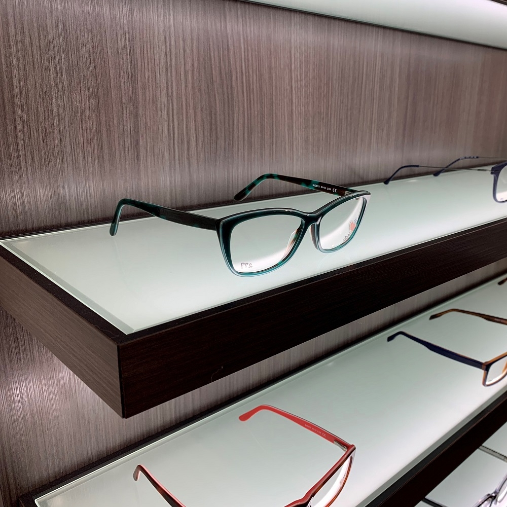 eyewear display, shelf eyewear display, lit shelf display