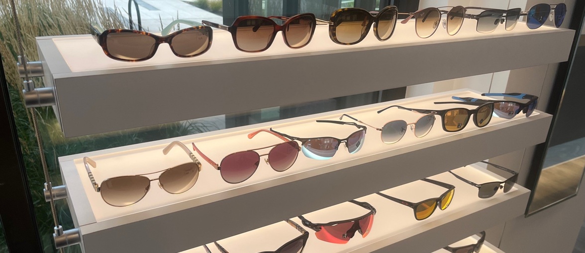 sunglass display, eyewear display, sunglass window display, retail window display, sunglass retail display