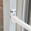 Barre de sécurité pour porte patio avec serrure anti-relevage, ensemble pour contracteurs, blanc (40 unités)