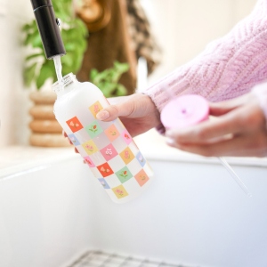 Checkerboard Blossoms Glass Water Bottle With Straw|Studio O